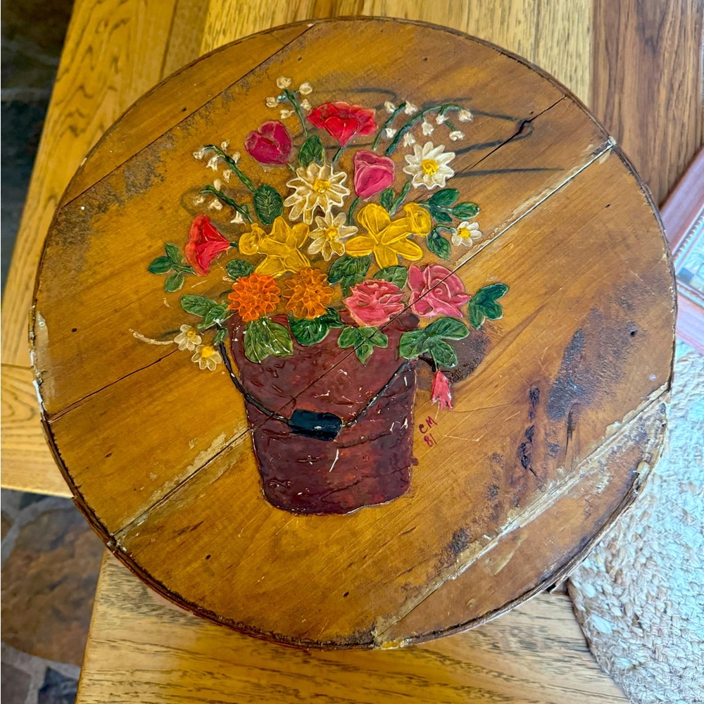 Painted cheese box , vintage 1981, no musky smell or stains